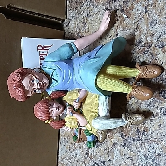 The Keeper of Christmas 🤶  collectable grandma shelf sitter - Picture 1 of 3
